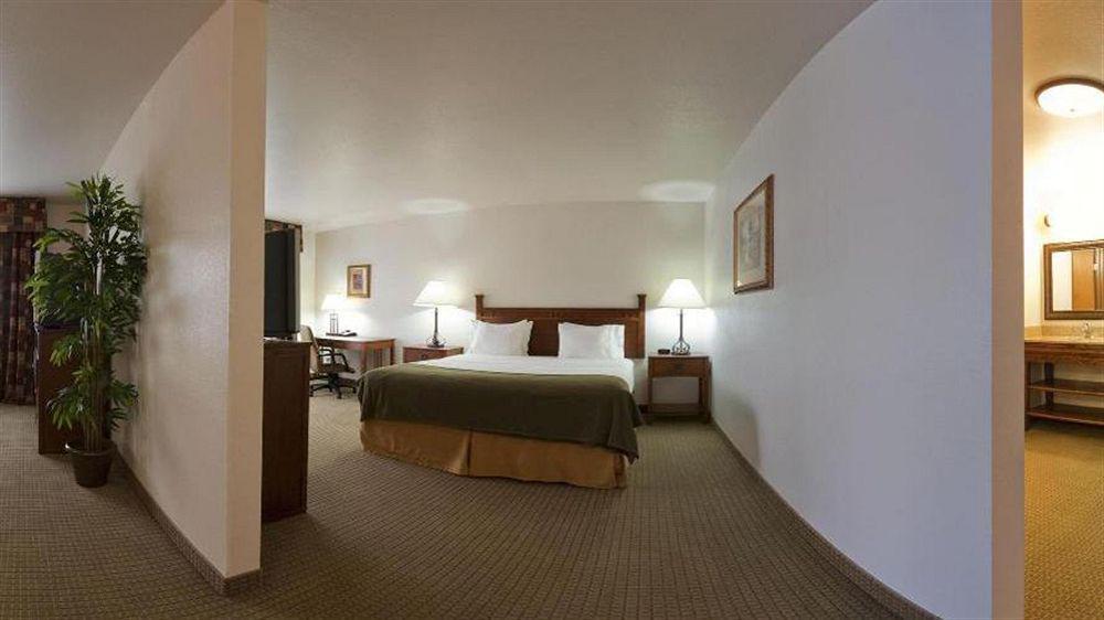 Holiday Inn Express Hotel & Suites Oklahoma City-Bethany By Ihg Exterior photo
